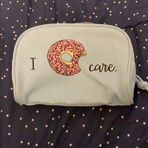 Cute lil makeup bag